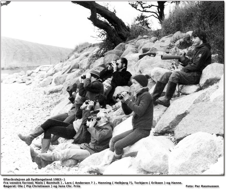 Her er et par fra Efterrslejren p Sydlangeland 1983:-) Billede 1 skulle vise fra venstre forrest;- Niels ( Bomholt ) , Lars ( Andersen ? ) , Henning ( Helbjerg ?), Torbjrn ( Eriksen ) og Hanne. Bagerst: Ole ( Pip ) og Jens Chr. Friis, Modtaget fra Per Rasmussen